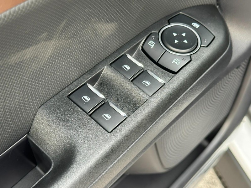 Ford Bronco Sport Vehicle Full-screen Gallery Image 9