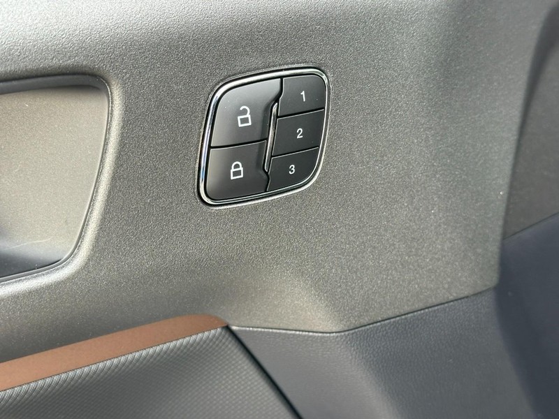 Ford Bronco Sport Vehicle Full-screen Gallery Image 10