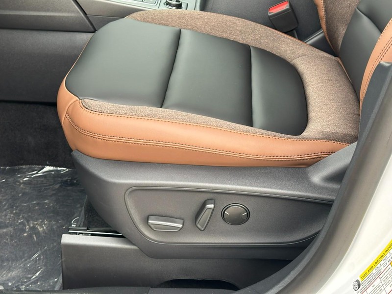 Ford Bronco Sport Vehicle Full-screen Gallery Image 11