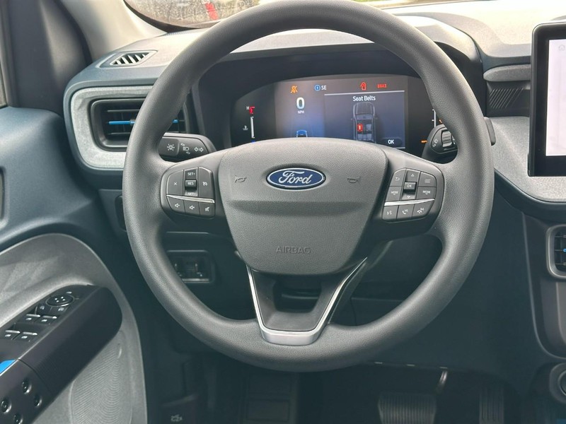 Ford Maverick Vehicle Full-screen Gallery Image 7