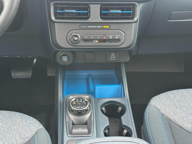 Ford Maverick Vehicle Full-screen Gallery Image 9