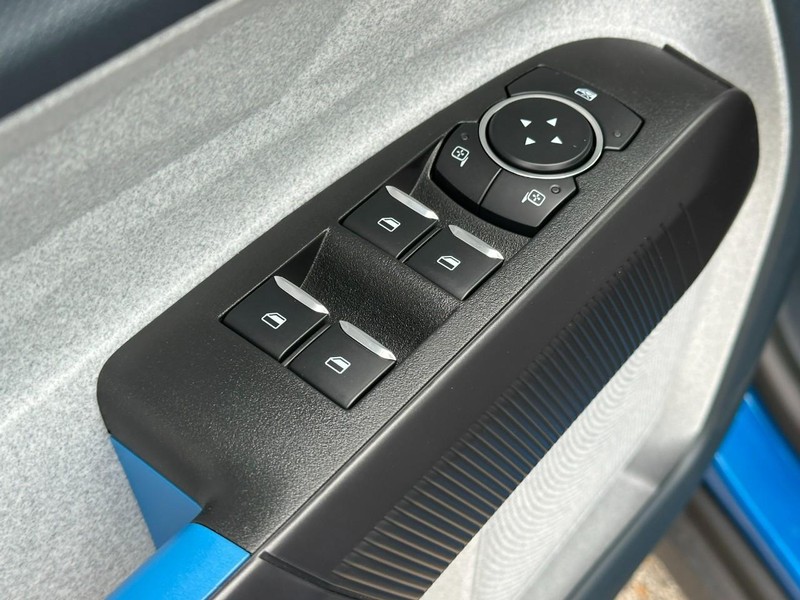 Ford Maverick Vehicle Full-screen Gallery Image 10