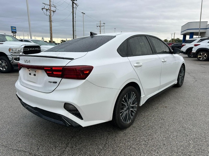 Kia Forte Vehicle Full-screen Gallery Image 5