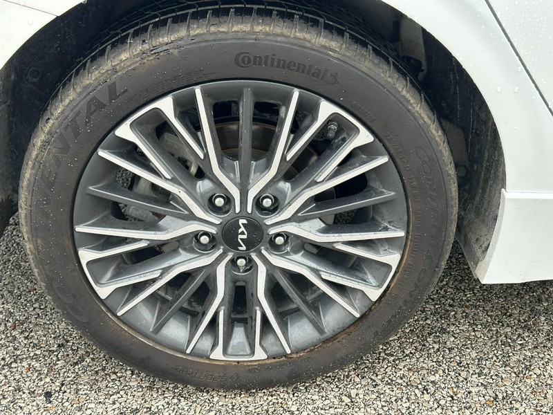 Kia Forte Vehicle Full-screen Gallery Image 6