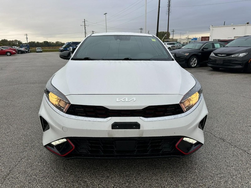 Kia Forte Vehicle Full-screen Gallery Image 8