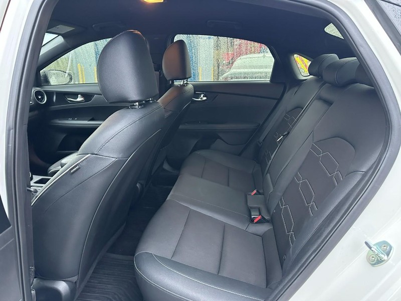 Kia Forte Vehicle Full-screen Gallery Image 9