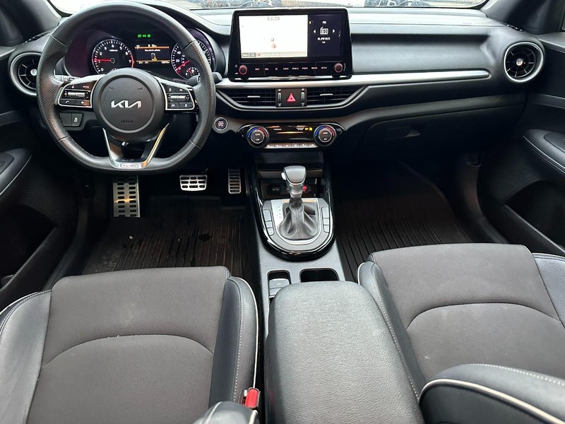 Kia Forte Vehicle Full-screen Gallery Image 10