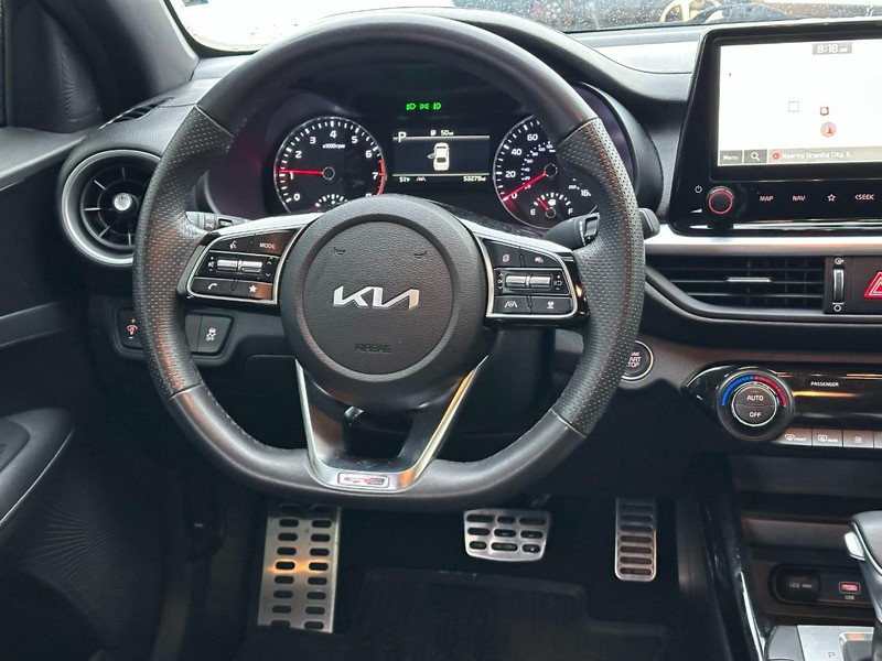 Kia Forte Vehicle Full-screen Gallery Image 11