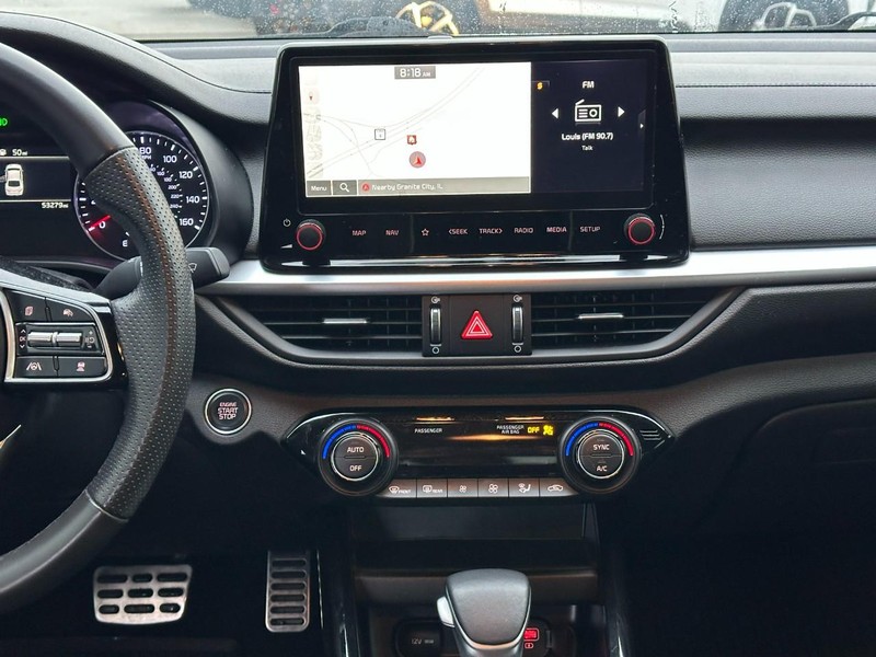 Kia Forte Vehicle Full-screen Gallery Image 12