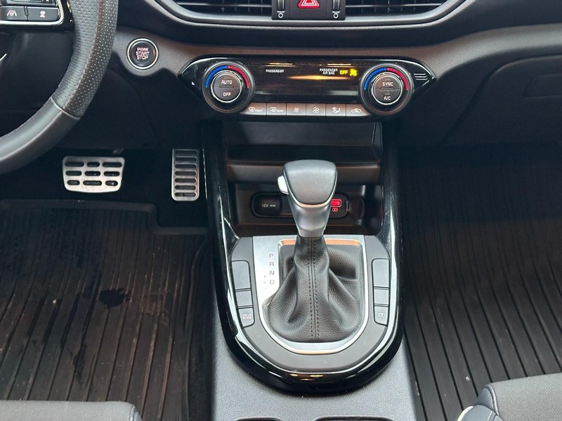 Kia Forte Vehicle Full-screen Gallery Image 13