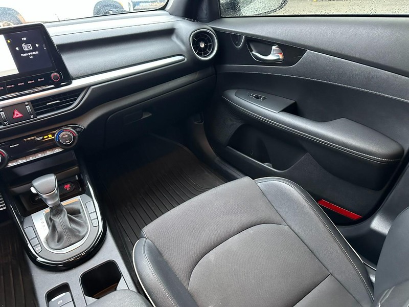 Kia Forte Vehicle Full-screen Gallery Image 14