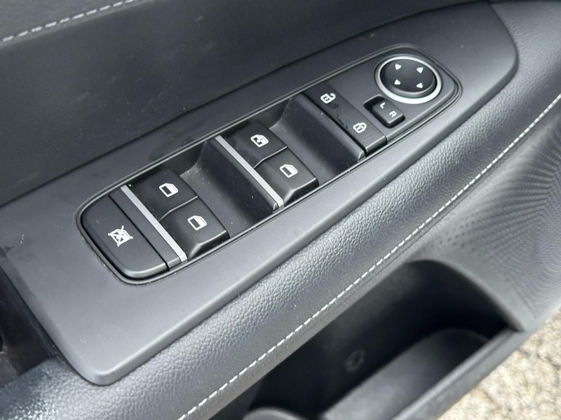 Kia Forte Vehicle Full-screen Gallery Image 15