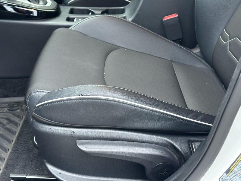 Kia Forte Vehicle Full-screen Gallery Image 16