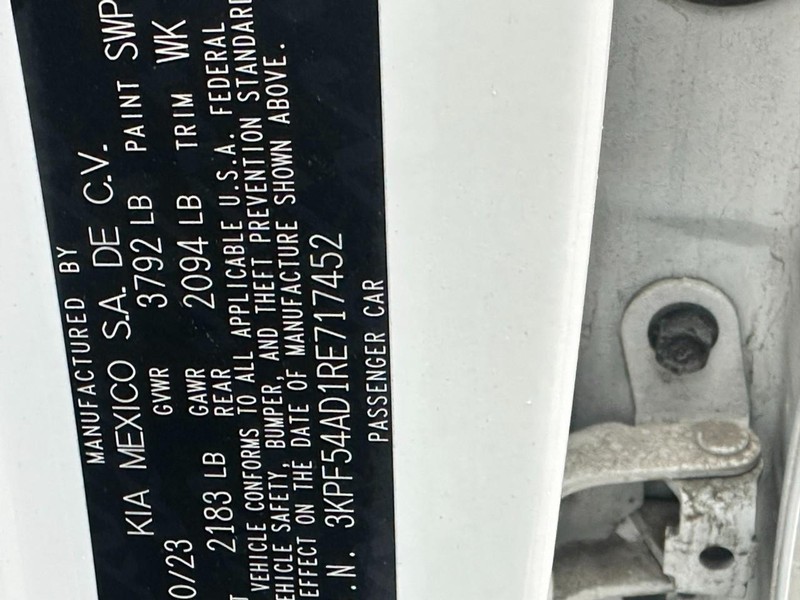 Kia Forte Vehicle Full-screen Gallery Image 21