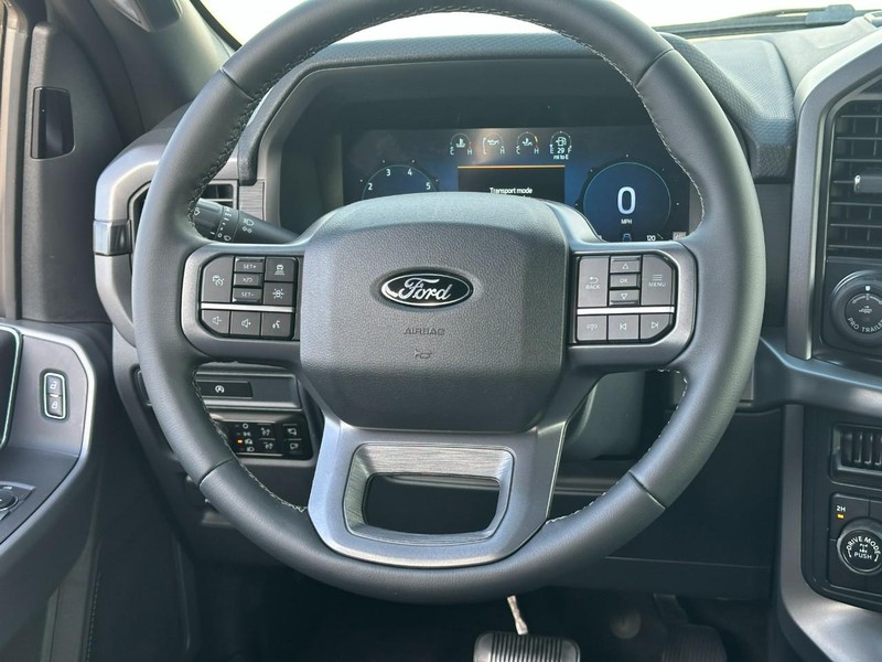 Ford F-150 Vehicle Full-screen Gallery Image 6