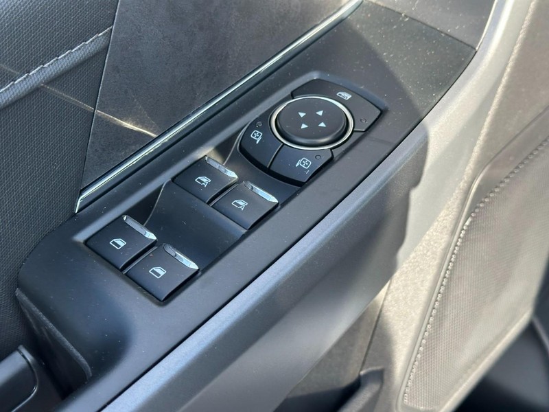 Ford F-150 Vehicle Full-screen Gallery Image 9