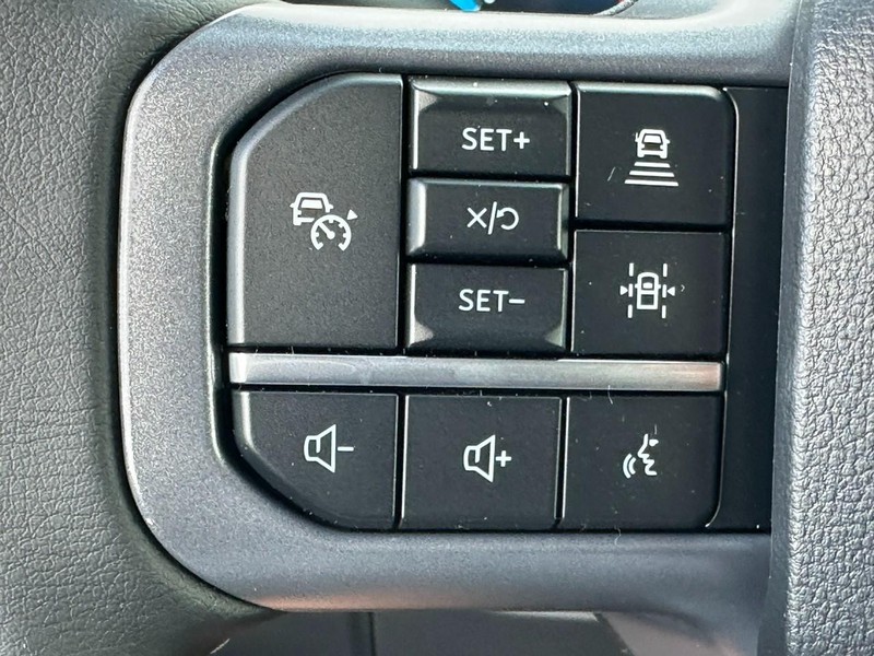 Ford F-150 Vehicle Full-screen Gallery Image 11