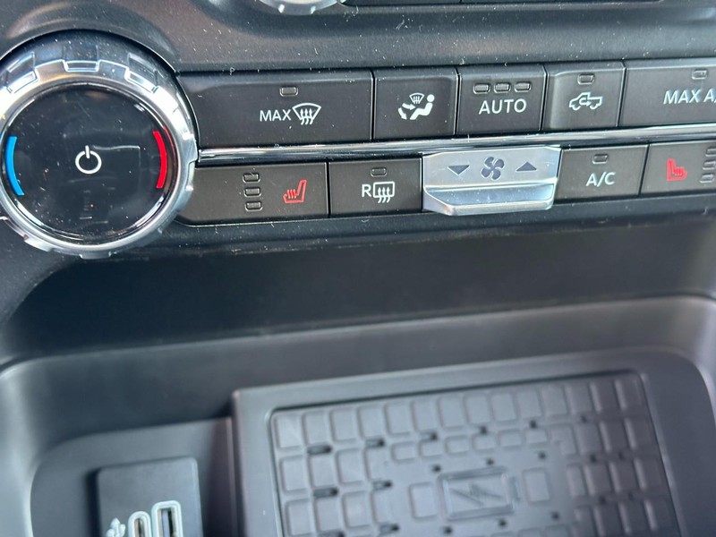 Ford F-150 Vehicle Full-screen Gallery Image 15