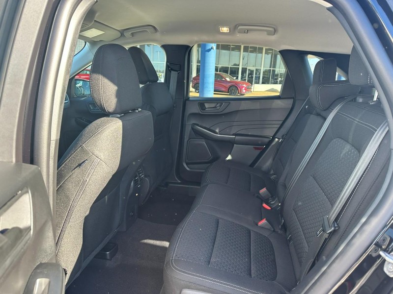 Ford Escape Vehicle Full-screen Gallery Image 4