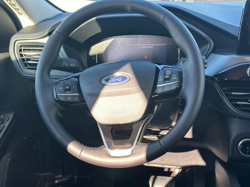 Ford Escape Vehicle Full-screen Gallery Image 6