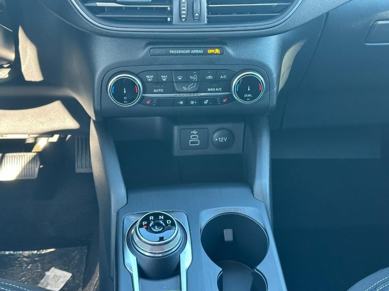 Ford Escape Vehicle Full-screen Gallery Image 8