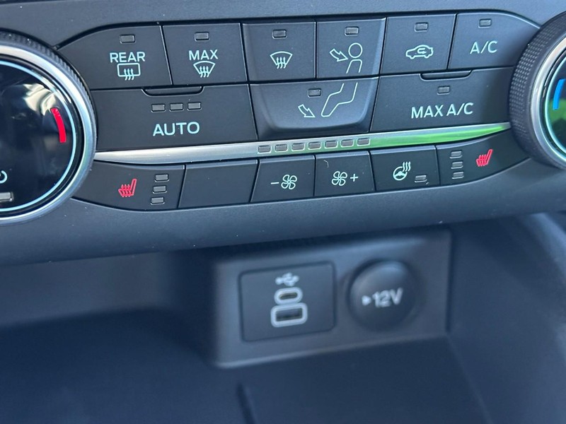 Ford Escape Vehicle Full-screen Gallery Image 14