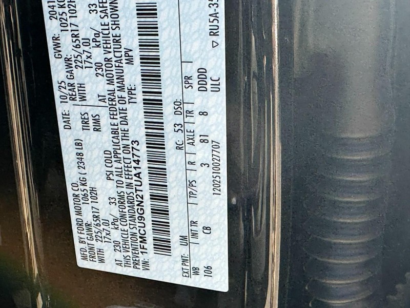 Ford Escape Vehicle Full-screen Gallery Image 16