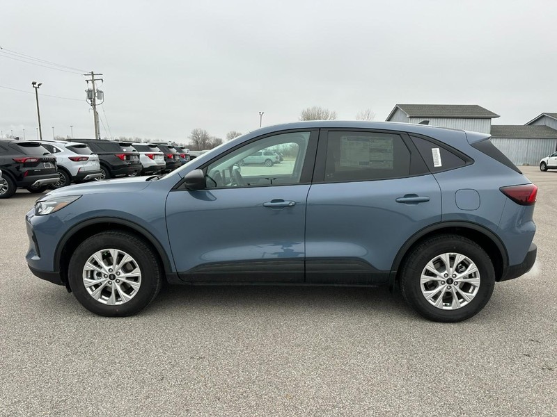 Ford Escape Vehicle Full-screen Gallery Image 2