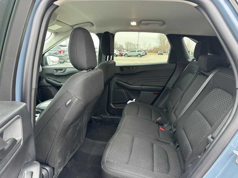 Ford Escape Vehicle Full-screen Gallery Image 4