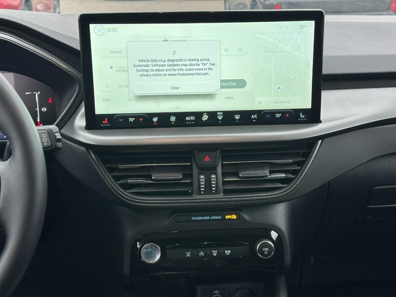 Ford Escape Vehicle Full-screen Gallery Image 7