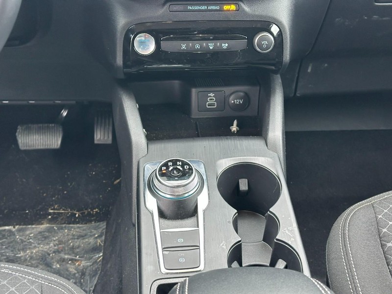 Ford Escape Vehicle Full-screen Gallery Image 8