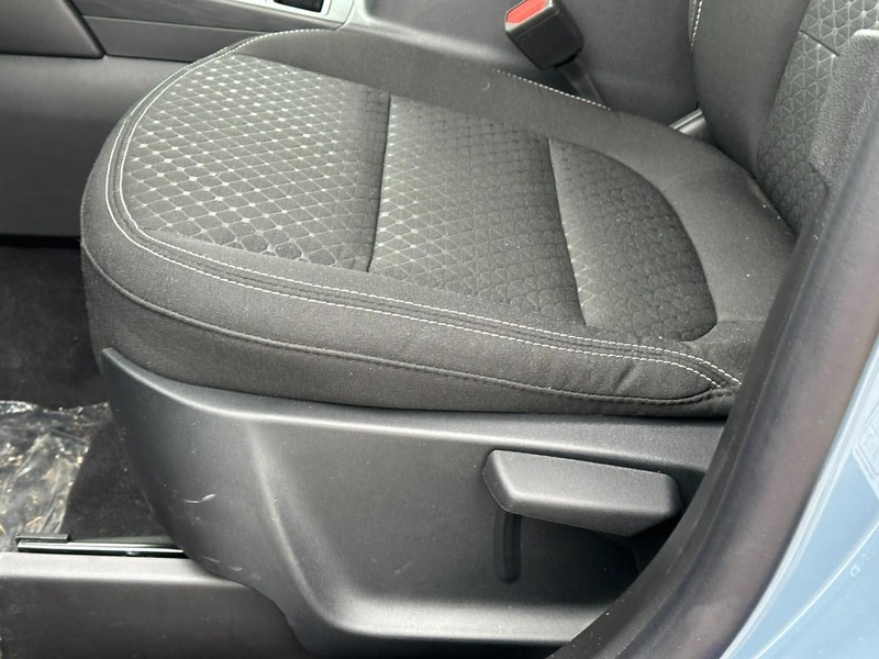 Ford Escape Vehicle Full-screen Gallery Image 10