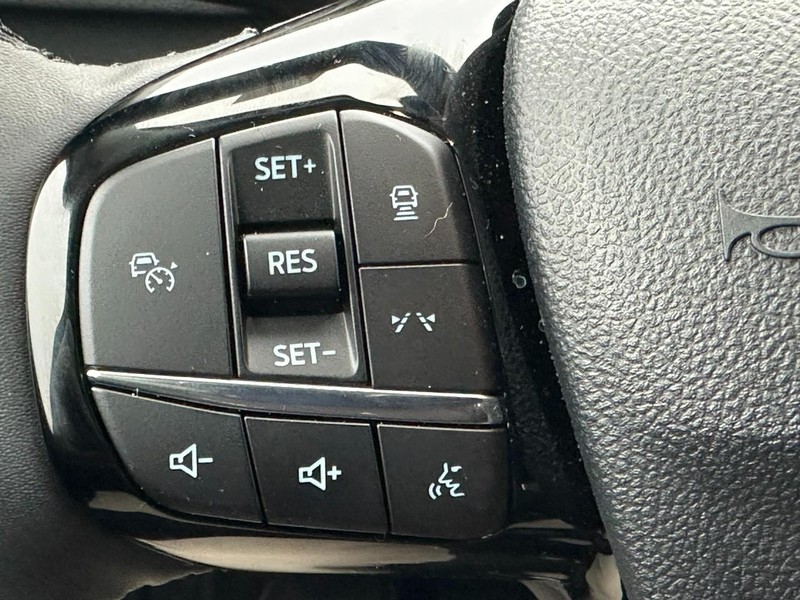 Ford Escape Vehicle Full-screen Gallery Image 11