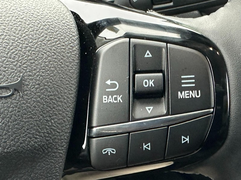 Ford Escape Vehicle Full-screen Gallery Image 12