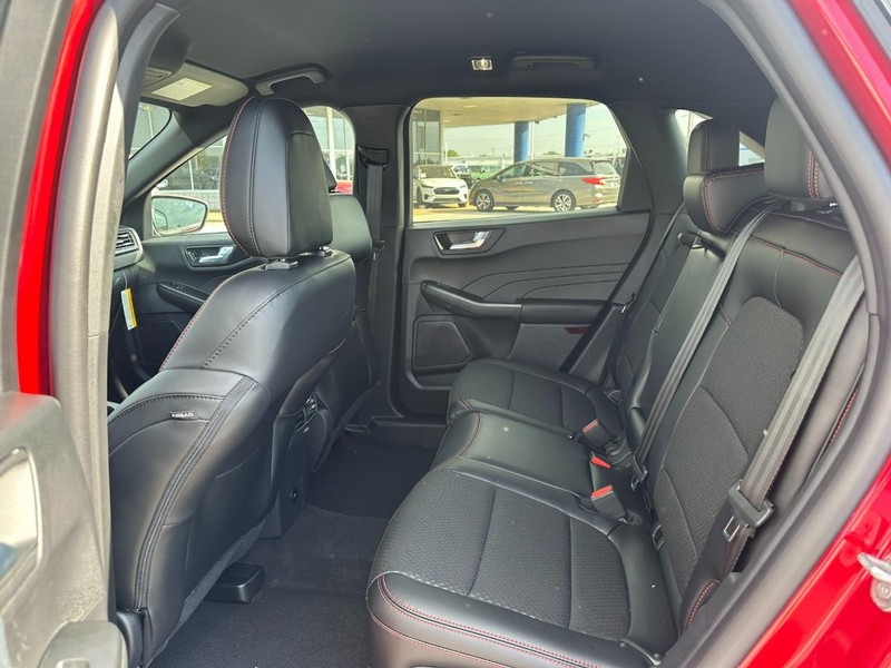 Ford Escape Vehicle Full-screen Gallery Image 4