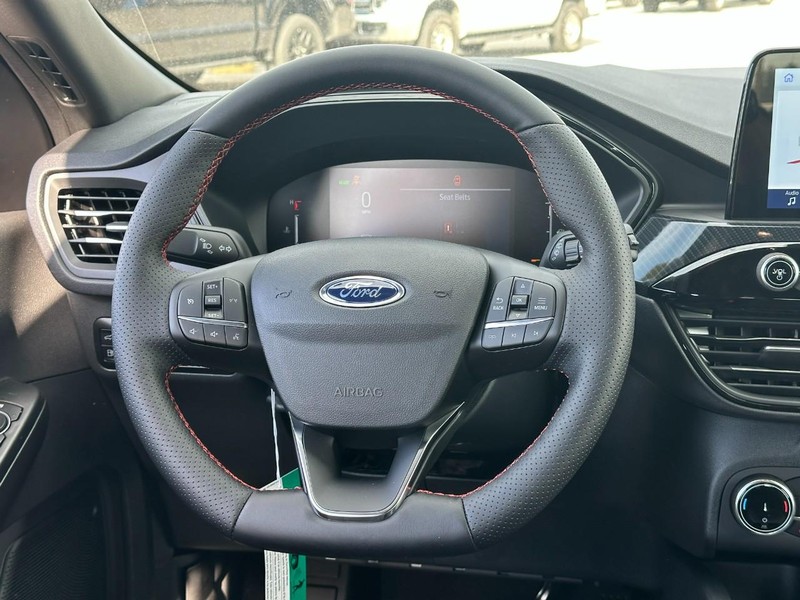 Ford Escape Vehicle Full-screen Gallery Image 6