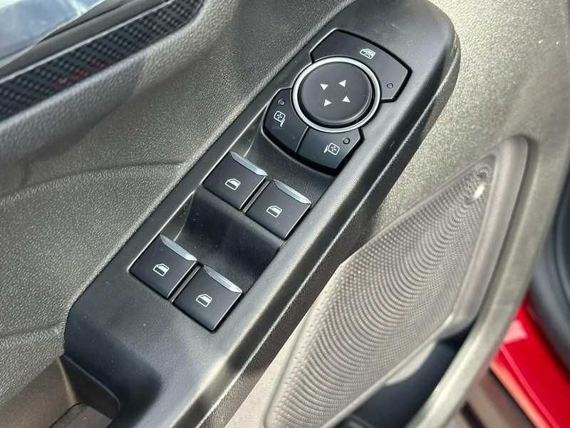 Ford Escape Vehicle Full-screen Gallery Image 9