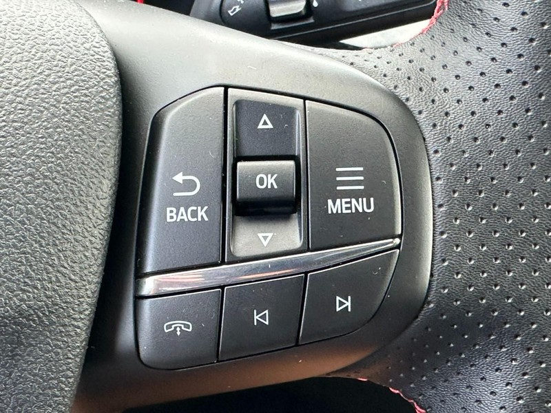 Ford Escape Vehicle Full-screen Gallery Image 12