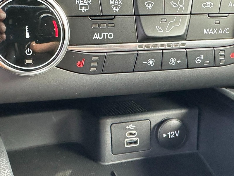 Ford Escape Vehicle Full-screen Gallery Image 14