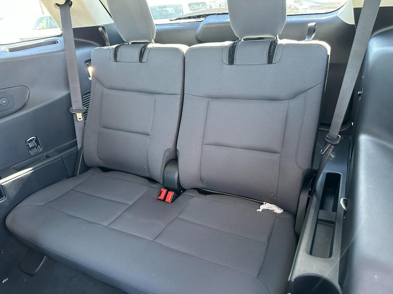 Ford Explorer Vehicle Full-screen Gallery Image 5