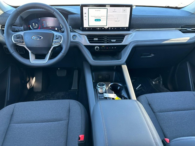 Ford Explorer Vehicle Full-screen Gallery Image 6