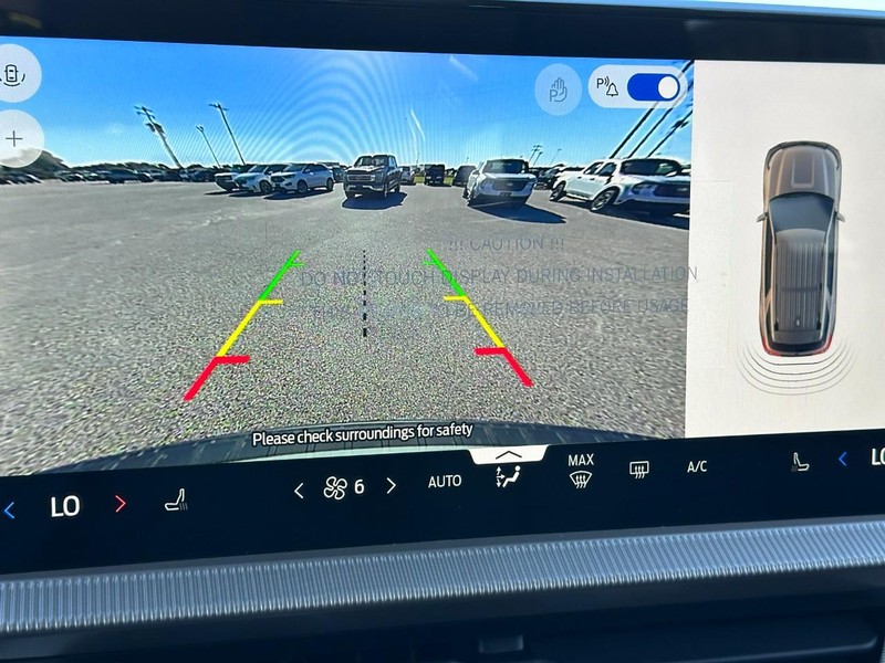 Ford Explorer Vehicle Full-screen Gallery Image 14