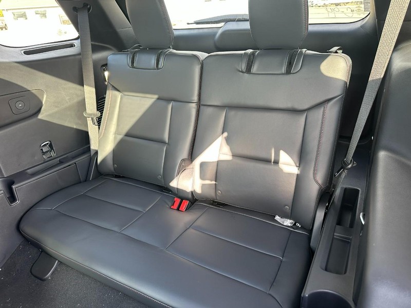 Ford Explorer Vehicle Full-screen Gallery Image 5