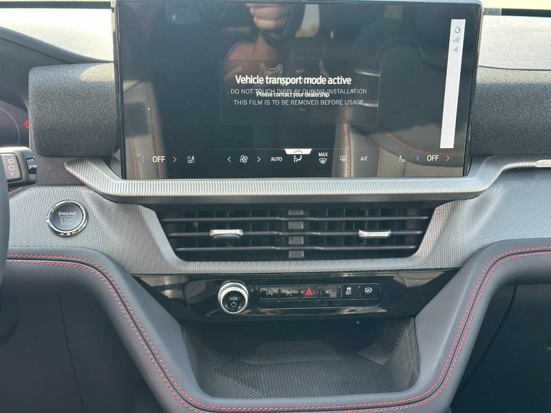 Ford Explorer Vehicle Full-screen Gallery Image 9