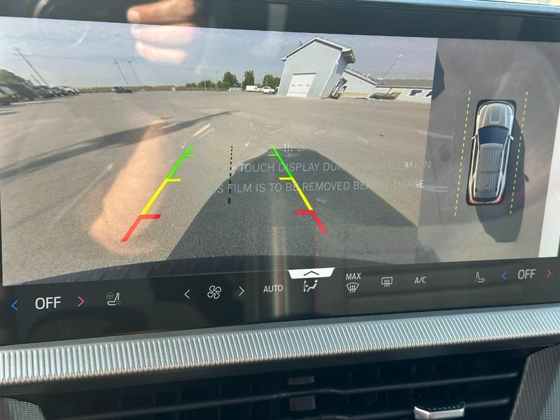 Ford Explorer Vehicle Full-screen Gallery Image 15