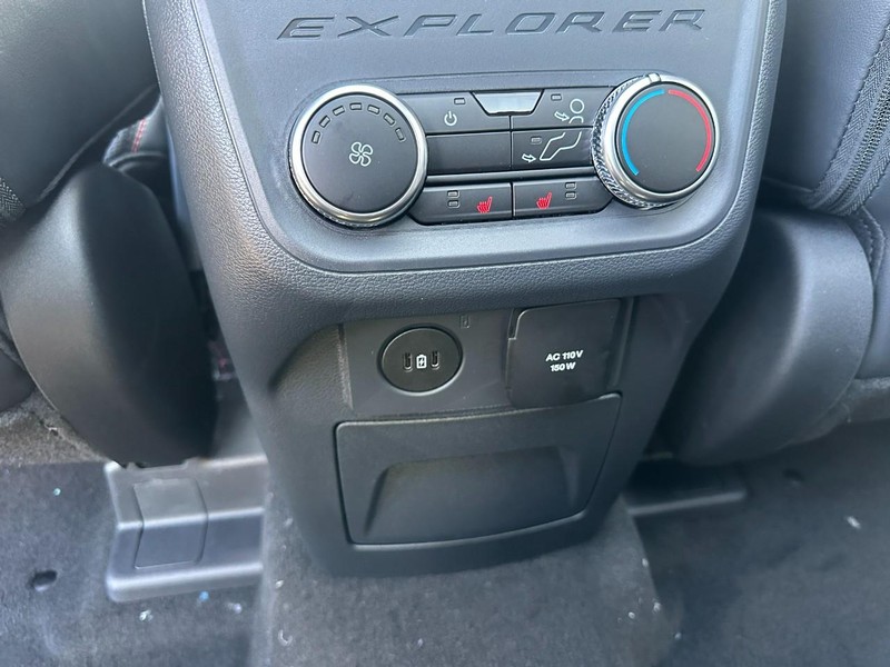 Ford Explorer Vehicle Full-screen Gallery Image 6