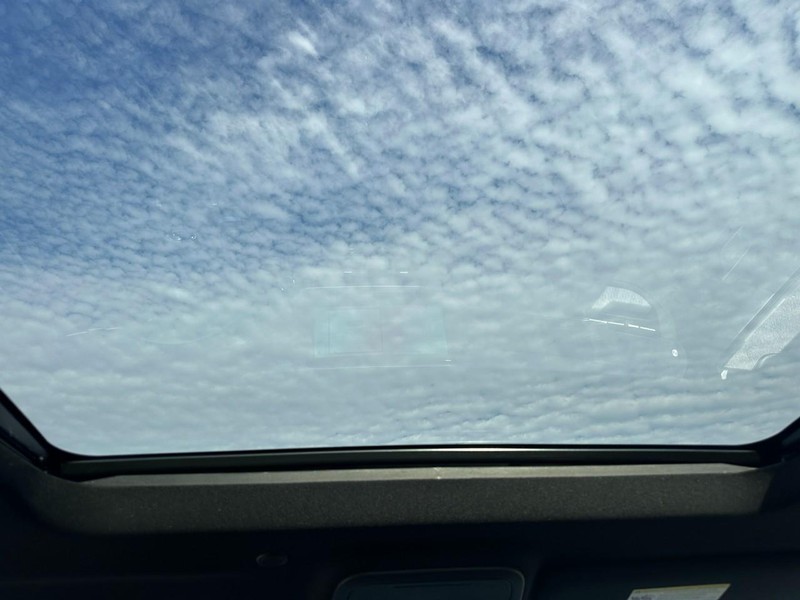 Ford Explorer Vehicle Full-screen Gallery Image 7