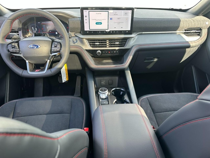 Ford Explorer Vehicle Full-screen Gallery Image 8