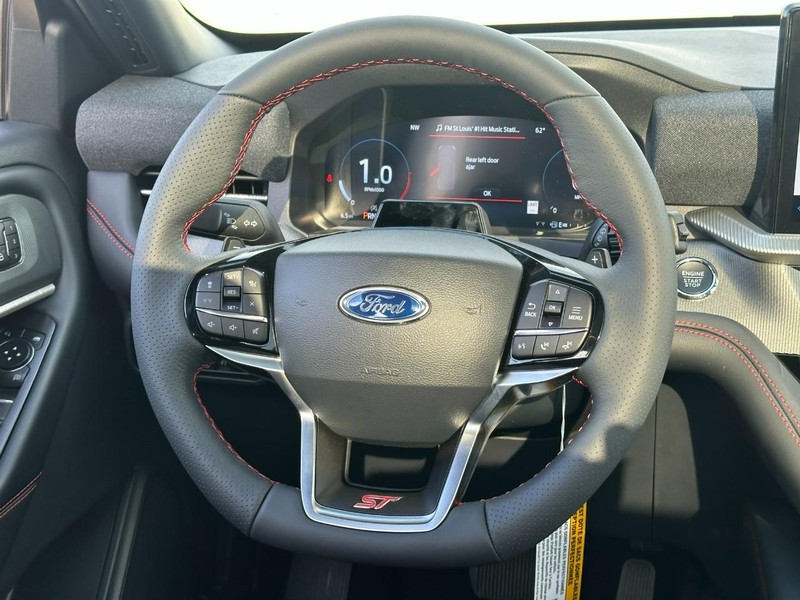 Ford Explorer Vehicle Full-screen Gallery Image 9