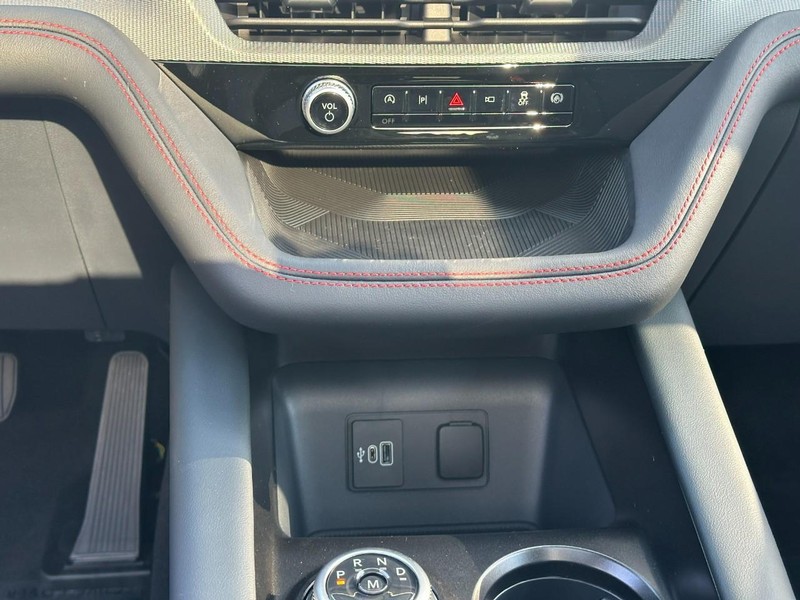 Ford Explorer Vehicle Full-screen Gallery Image 11